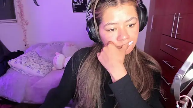 StephaniFox online show from March 16, 2026, 11:31 pm