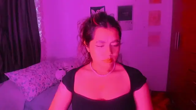StephaniFox online show from May 5, 2026, 11:02 pm