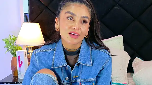 Snapshot of Holly_Brensonexx_ chatting on September 27, 2025, 2:16 am Holly Brensonexx online show from September 27, 2025, 2:16 am