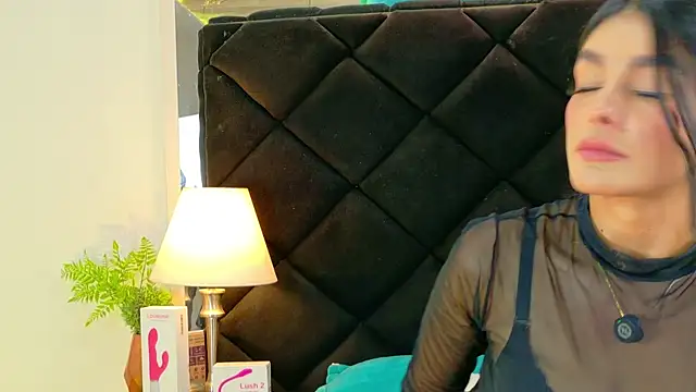 Holly Brensonexx  online show from December 20, 2025, 4:08 am