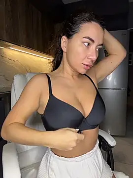 Snapshot of Melisa_Ester chatting on November 1, 2025, 7:27 pm Melisa Ester online show from November 1, 2025, 7:27 pm