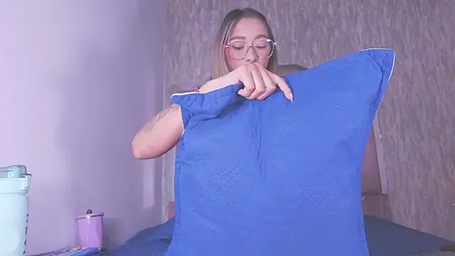 vale ross  online show from October 16, 2025, 3:07 am