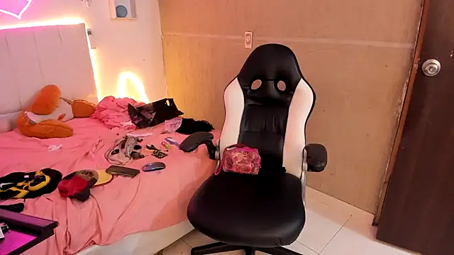 lilith horny online show from October 8, 2025, 12:30 am