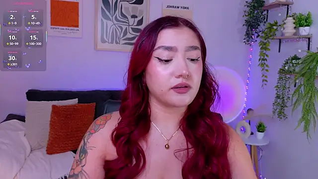 ViolettCastel online show from June 7, 2026, 6:11 pm