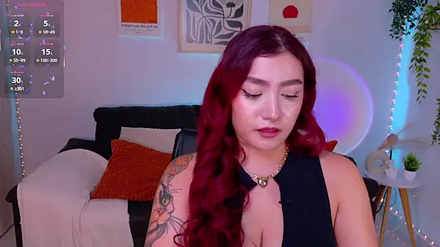Snapshot of ViolettCastel chatting on July 2, 2026, 12:32 am ViolettCastel online show from July 2, 2026, 12:32 am