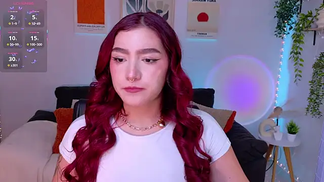 Snapshot of ViolettCastel chatting on July 4, 2026, 12:17 am ViolettCastel online show from July 4, 2026, 12:17 am