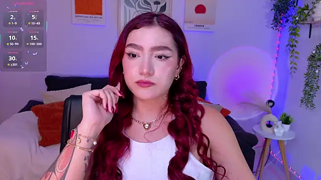 Snapshot of ViolettCastel chatting on July 7, 2026, 12:02 am ViolettCastel online show from July 7, 2026, 12:02 am