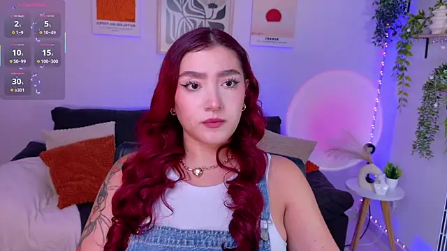 Snapshot of ViolettCastel chatting on July 10, 2026, 10:56 pm ViolettCastel online show from July 10, 2026, 10:56 pm