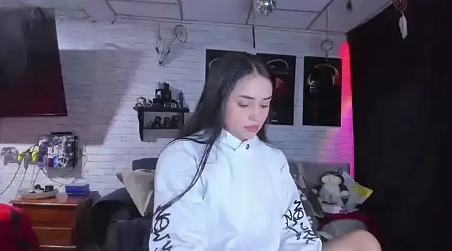 Snapshot of Kimmymadison- chatting on December 28, 2024, 2:43 am Kimmymadison- online show from December 28, 2024, 2:43 am