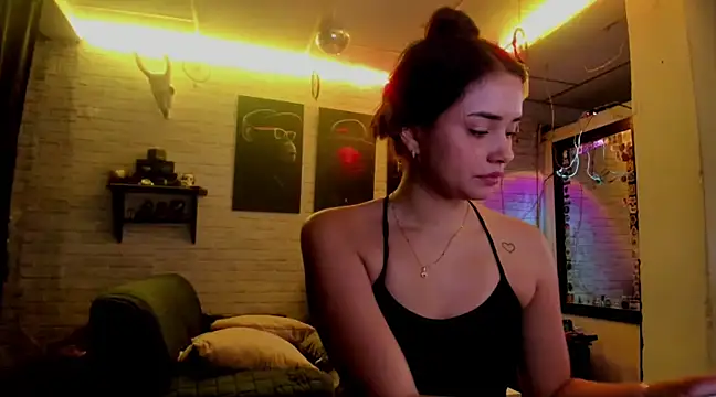 Snapshot of Kimmymadison- chatting on February 10, 2025, 9:15 pm Kimmymadison- online show from February 10, 2025, 9:15 pm