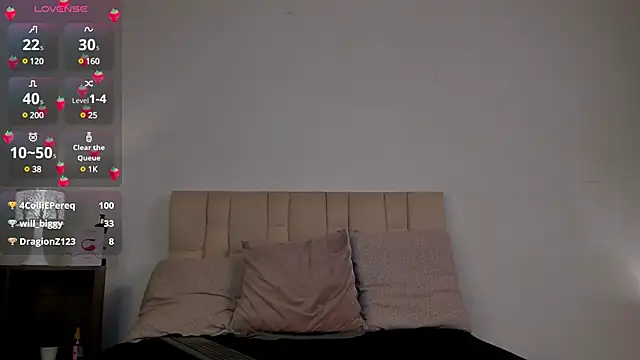 Snapshot of Roxxy_mora chatting on February 22, 2025, 3:45 am Roxxy mora online show from February 22, 2025, 3:45 am