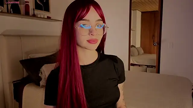 Snapshot of Roxxy_mora chatting on October 20, 2025, 10:10 pm Roxxy mora online show from October 20, 2025, 10:10 pm