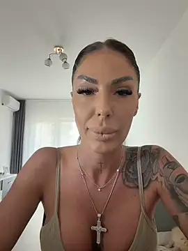 Snapshot of RaquelleVon chatting on March 19, 2026, 12:42 pm RaquelleVon online show from March 19, 2026, 12:42 pm