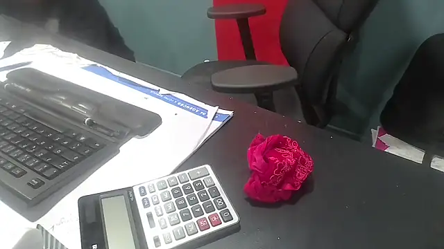 Snapshot of dominemoi4 chatting on January 7, 2026, 4:53 pm dominemoi4 online show from January 7, 2026, 4:53 pm