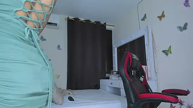 sofiacastillo01 online show from October 3, 2025, 3:42 pm