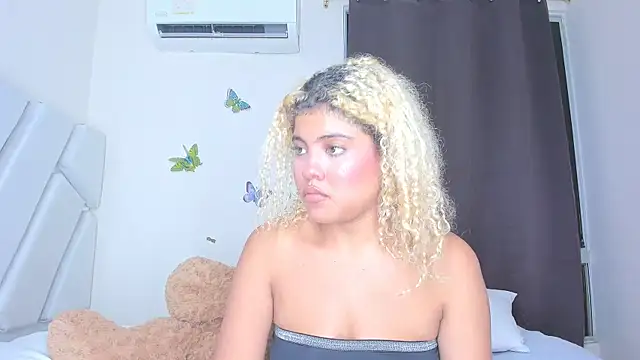 sofiacastillo01 online show from February 23, 2026, 12:52 am