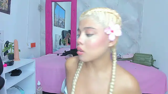 sofiacastillo01 online show from June 21, 2026, 1:35 pm