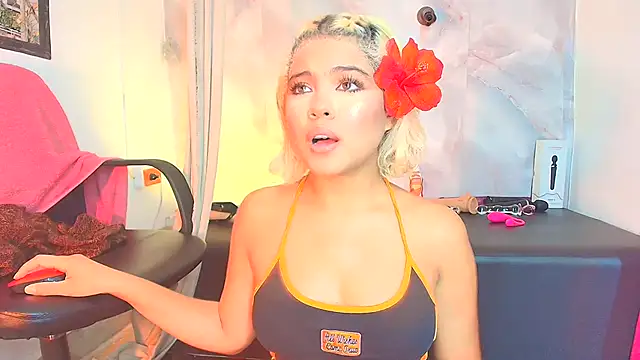 sofiacastillo01 online show from July 11, 2026, 1:36 pm