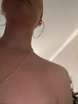 Snapshot of LoveGameSexx chatting on December 20, 2024, 9:11 am LoveGameSexx online show from December 20, 2024, 9:11 am