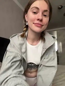 Snapshot of LoveGameSexx chatting on January 17, 2025, 9:28 am LoveGameSexx online show from January 17, 2025, 9:28 am