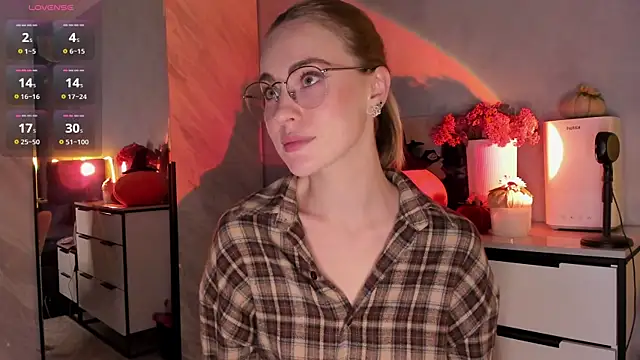 Snapshot of LoveGameSexx chatting on October 24, 2025, 4:36 pm LoveGameSexx online show from October 24, 2025, 4:36 pm