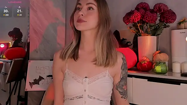 Snapshot of LoveGameSexx chatting on October 31, 2025, 9:21 am LoveGameSexx online show from October 31, 2025, 9:21 am