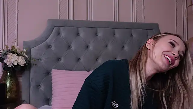 LucyAddison online show from June 19, 2026, 4:11 pm