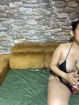 Snapshot of twohornys chatting on December 7, 2024, 6:59 pm twohornys online show from December 7, 2024, 6:59 pm