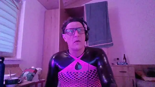 Bigthroaterboy online show from October 3, 2025, 6:10 am