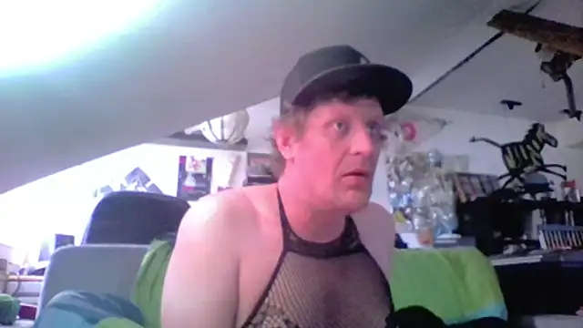 Snapshot of Bigthroaterboy chatting on May 9, 2026, 5:12 am Bigthroaterboy online show from May 9, 2026, 5:12 am