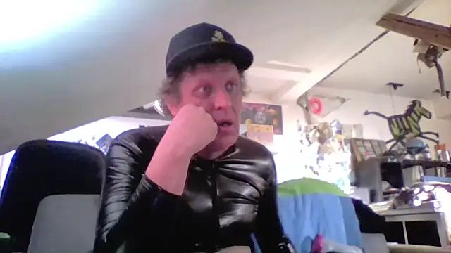 Snapshot of Bigthroaterboy chatting on May 9, 2026, 5:18 pm Bigthroaterboy online show from May 9, 2026, 5:18 pm