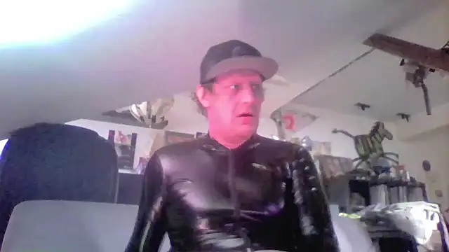 Snapshot of Bigthroaterboy chatting on May 13, 2026, 5:10 pm Bigthroaterboy online show from May 13, 2026, 5:10 pm
