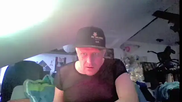 Snapshot of Bigthroaterboy chatting on June 1, 2026, 6:42 pm Bigthroaterboy online show from June 1, 2026, 6:42 pm