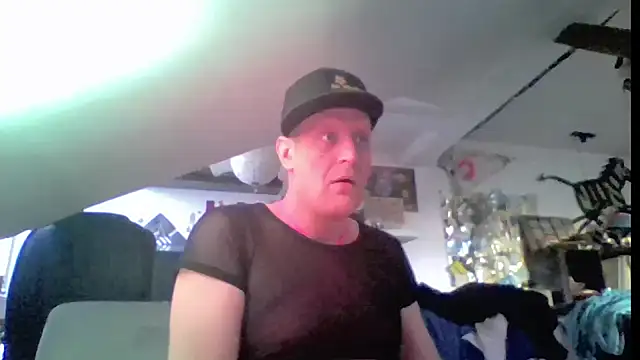 Snapshot of Bigthroaterboy chatting on June 3, 2026, 6:35 pm Bigthroaterboy online show from June 3, 2026, 6:35 pm