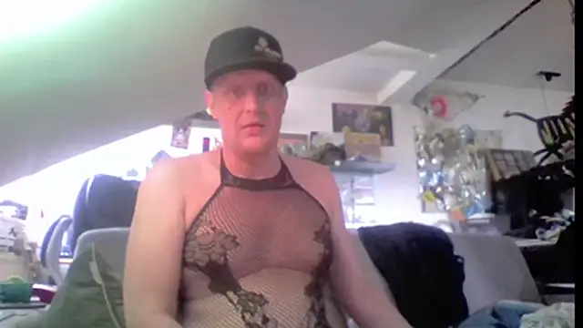 Snapshot of Bigthroaterboy chatting on June 11, 2026, 7:17 am Bigthroaterboy online show from June 11, 2026, 7:17 am