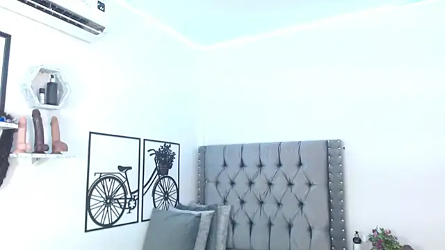 Snapshot of YUSELFI_ROSS_ chatting on February 1, 2025, 12:05 pm YUSELFI ROSS online show from February 1, 2025, 12:05 pm