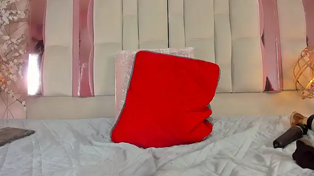 Snapshot of SaraMartini1 chatting on December 6, 2024, 12:05 pm SaraMartini1 online show from December 6, 2024, 12:05 pm