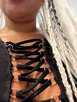 Snapshot of HaileyDiana chatting on October 5, 2025, 8:23 am HaileyDiana online show from October 5, 2025, 8:23 am