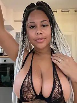 Snapshot of HaileyDiana chatting on October 17, 2025, 12:41 pm HaileyDiana online show from October 17, 2025, 12:41 pm