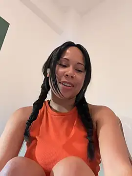 HaileyDiana online show from June 18, 2026, 4:44 pm