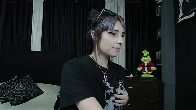 Snapshot of Goddess_Mortem chatting on December 18, 2024, 2:53 am Goddess Mortem online show from December 18, 2024, 2:53 am