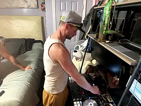 trash4cash online show from April 22, 2026, 8:43 pm