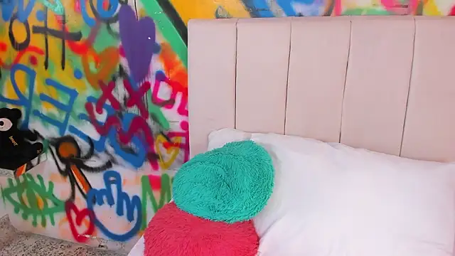 Liana Bernocchi online show from March 18, 2026, 8:34 pm