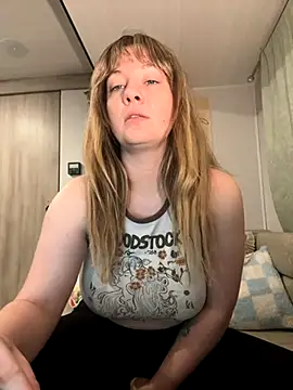 Snapshot of emerieskye20 chatting on November 12, 2025, 6:08 pm emerieskye20 online show from November 12, 2025, 6:08 pm