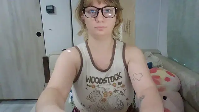 Snapshot of emerieskye20 chatting on November 23, 2025, 3:12 pm emerieskye20 online show from November 23, 2025, 3:12 pm