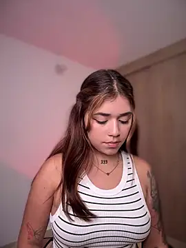 Snapshot of JoselinFlower_ chatting on December 22, 2024, 2:06 am JoselinFlower online show from December 22, 2024, 2:06 am