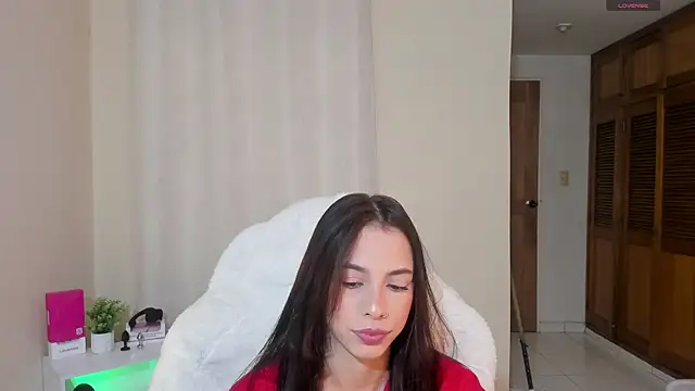 shanakendal2 online show from March 17, 2025, 3:07 pm