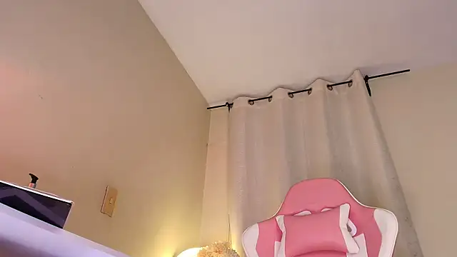 shanakendal2 online show from October 7, 2025, 11:40 am