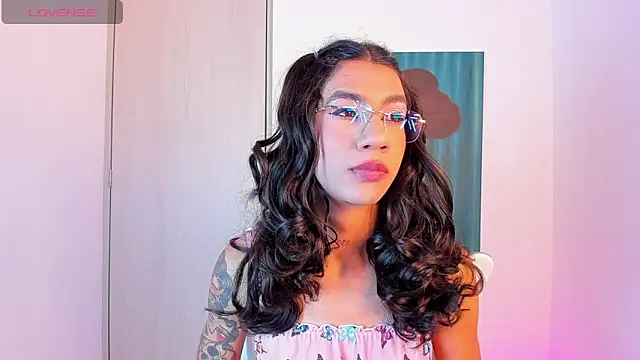 sofiaa grey  online show from February 12, 2026, 4:13 pm