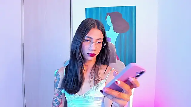 sofiaa grey  online show from April 22, 2026, 3:02 pm